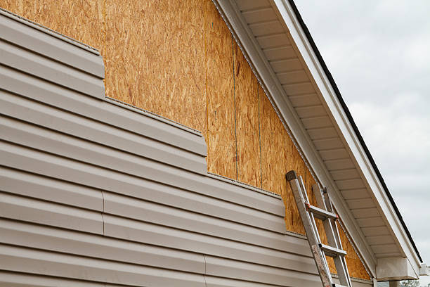Professional Emergency Siding Repair technician working in Bremen, IN